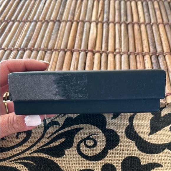 Chanel Elegant Black and White Gift Box - Picture 5 of 10